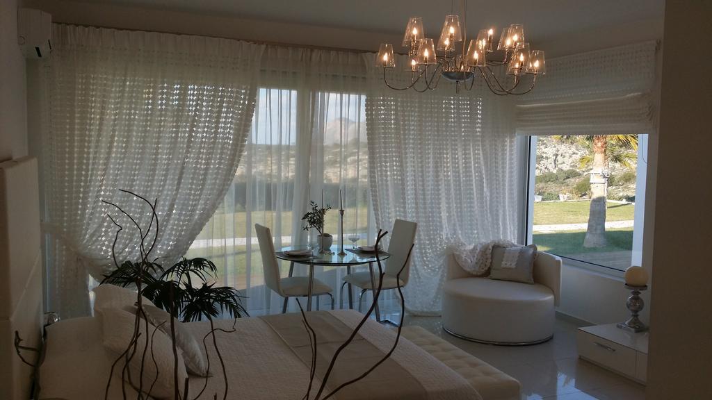 Reveli Estate Villa Kalathas Oda fotoğraf