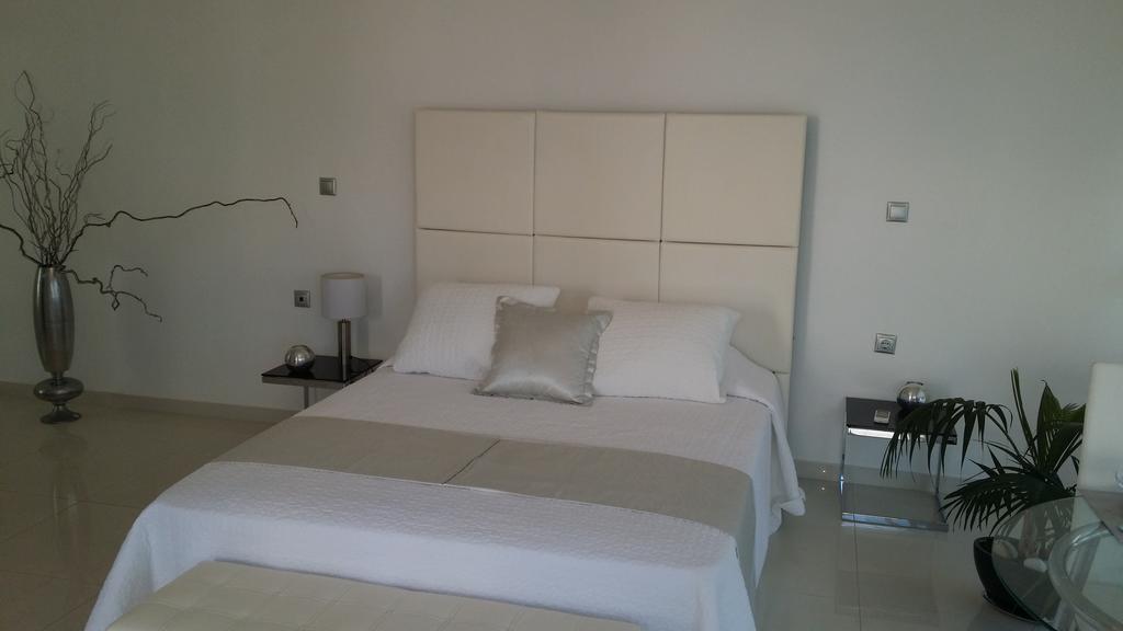 Reveli Estate Villa Kalathas Oda fotoğraf