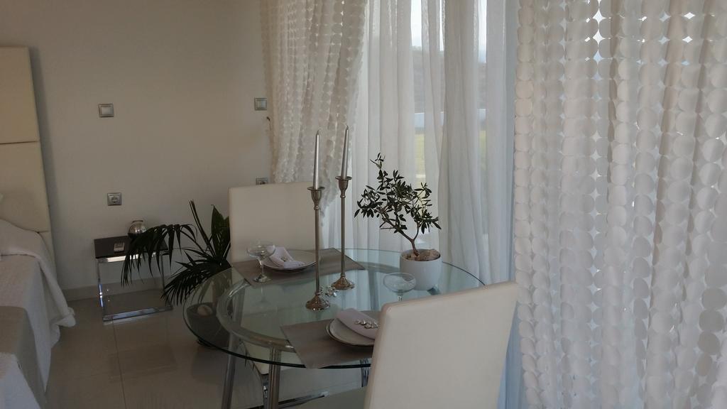 Reveli Estate Villa Kalathas Oda fotoğraf